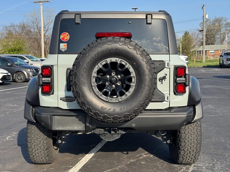 Ford Bronco Vehicle Full-screen Gallery Image 05