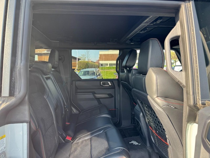 Ford Bronco Vehicle Full-screen Gallery Image 10