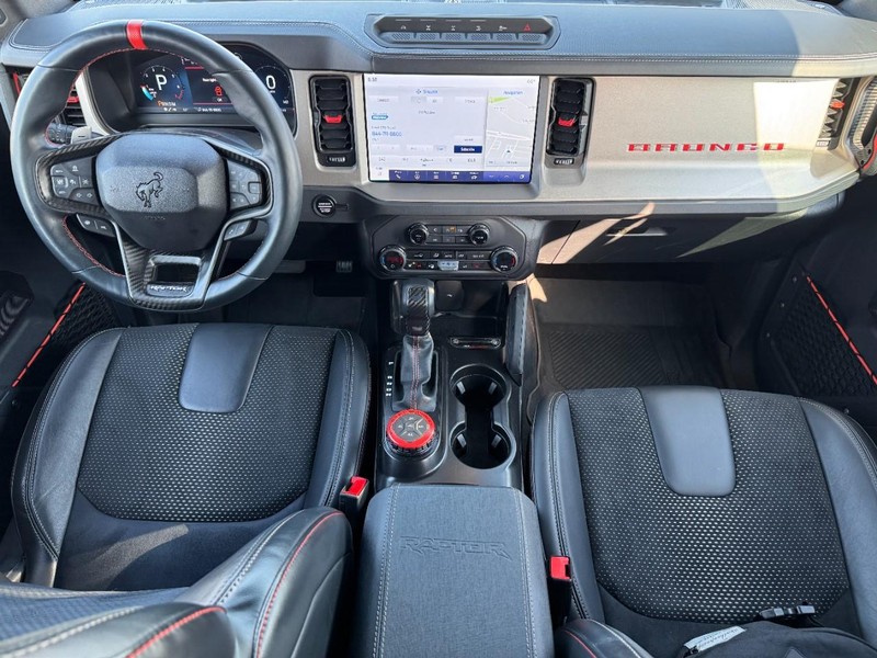 Ford Bronco Vehicle Full-screen Gallery Image 11