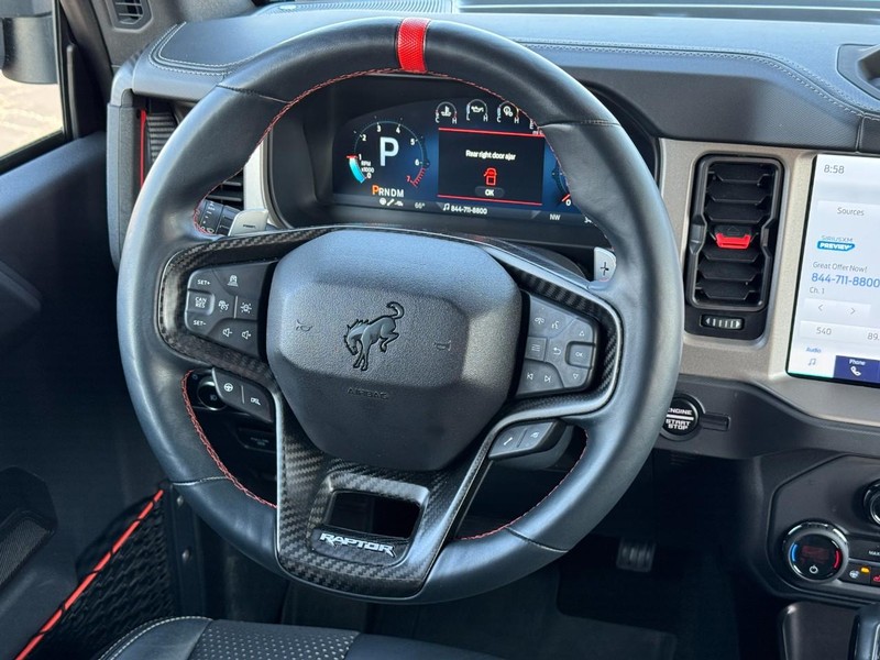 Ford Bronco Vehicle Full-screen Gallery Image 12