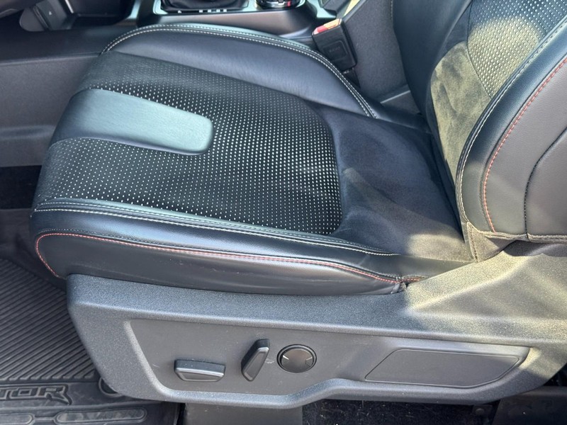 Ford Bronco Vehicle Full-screen Gallery Image 16