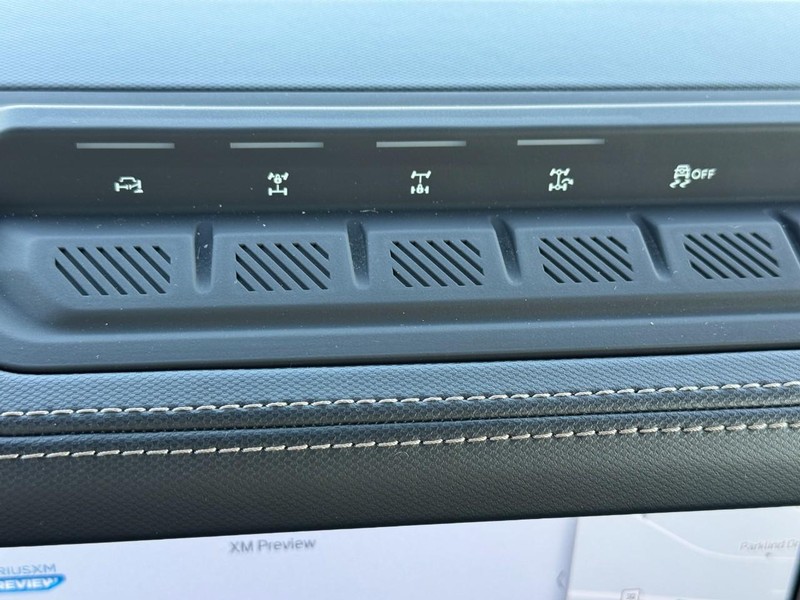 Ford Bronco Vehicle Full-screen Gallery Image 22