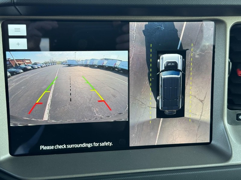 Ford Bronco Vehicle Full-screen Gallery Image 24