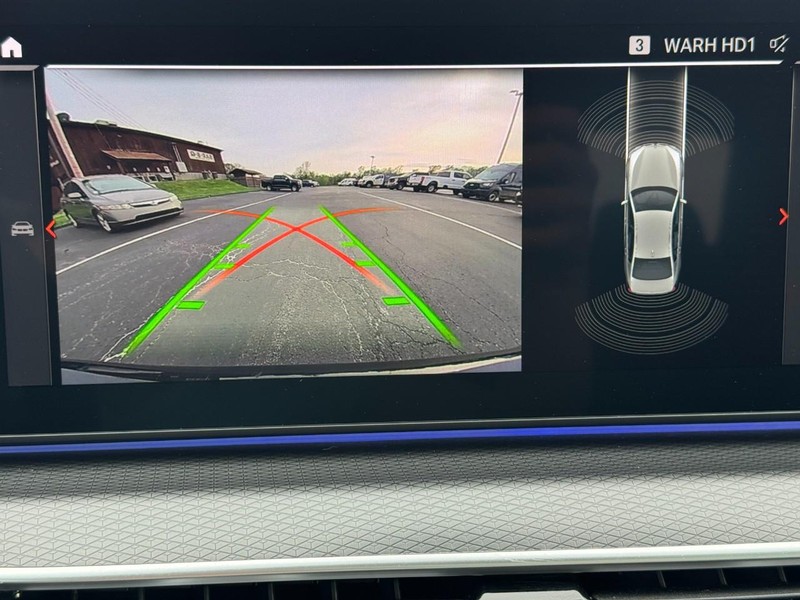 BMW 5 Series Vehicle Full-screen Gallery Image 22