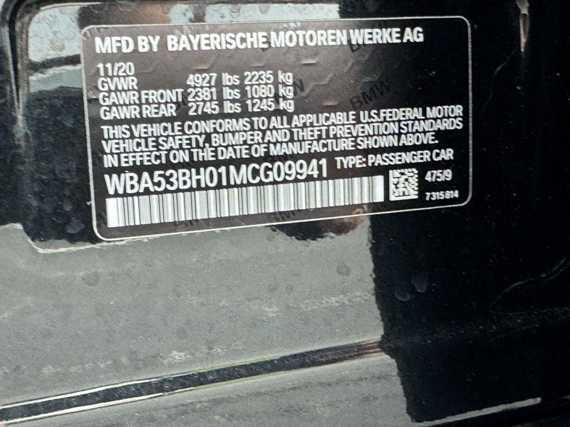 BMW 5 Series Vehicle Full-screen Gallery Image 23