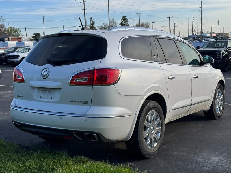 Buick Enclave Vehicle Full-screen Gallery Image 02