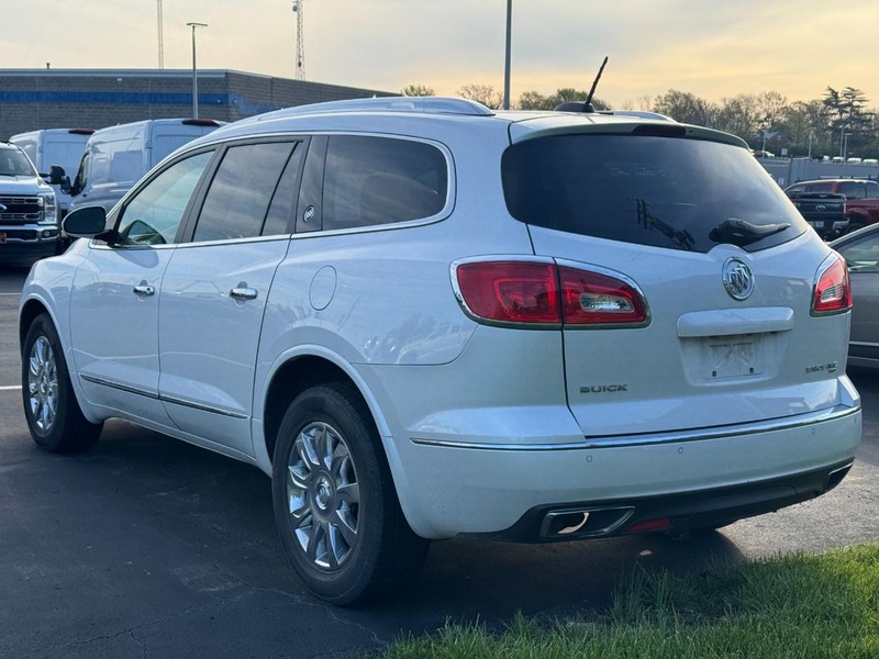 Buick Enclave Vehicle Full-screen Gallery Image 03
