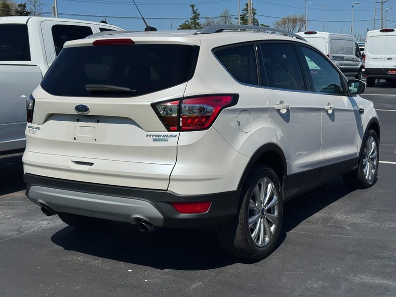 Ford Escape Vehicle Full-screen Gallery Image 02