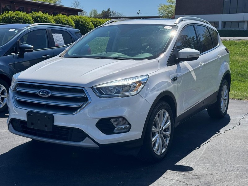 Ford Escape Vehicle Full-screen Gallery Image 04