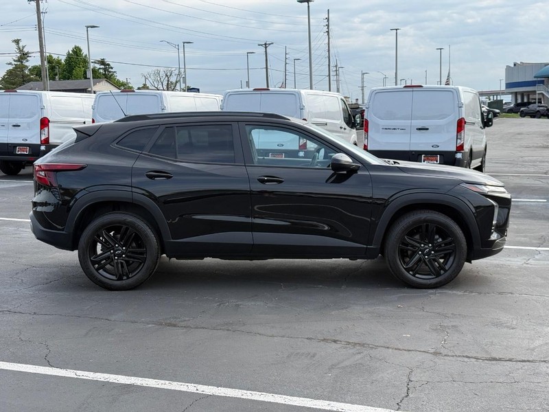 Chevrolet Trax Vehicle Full-screen Gallery Image 02