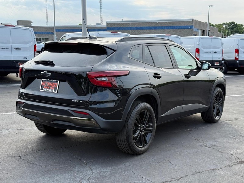 Chevrolet Trax Vehicle Full-screen Gallery Image 03