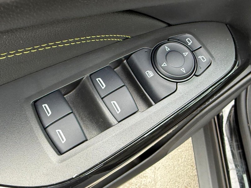 Chevrolet Trax Vehicle Full-screen Gallery Image 16