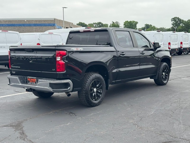 Chevrolet Silverado 1500 LTD Vehicle Full-screen Gallery Image 02