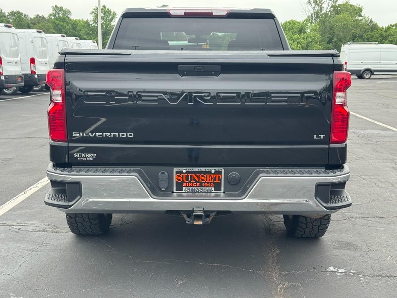 Chevrolet Silverado 1500 LTD Vehicle Full-screen Gallery Image 06