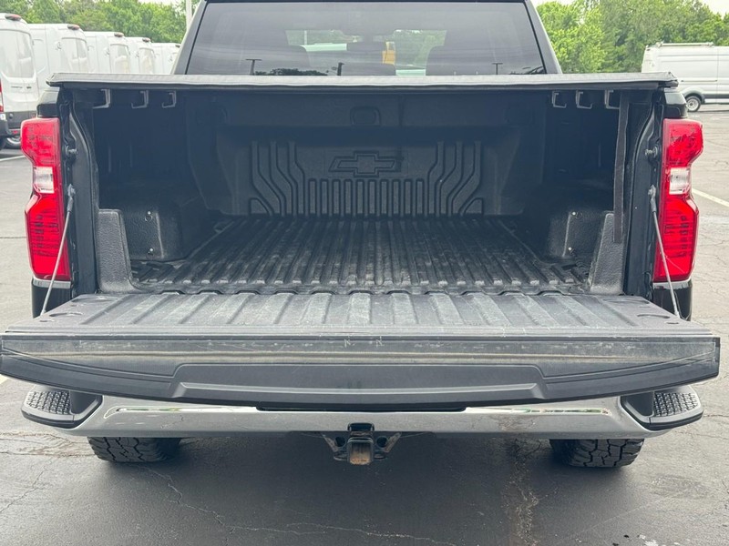 Chevrolet Silverado 1500 LTD Vehicle Full-screen Gallery Image 07