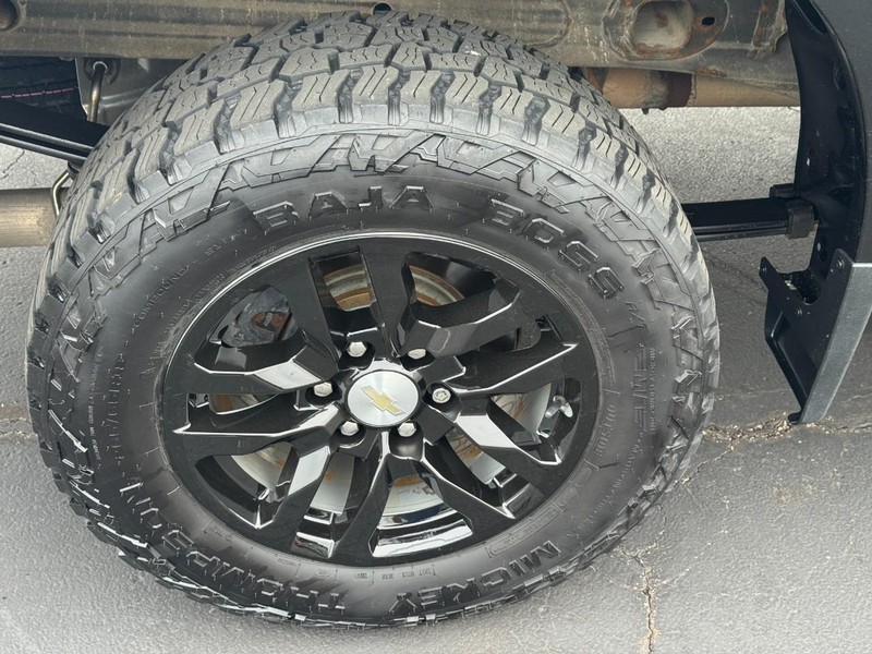 Chevrolet Silverado 1500 LTD Vehicle Full-screen Gallery Image 08