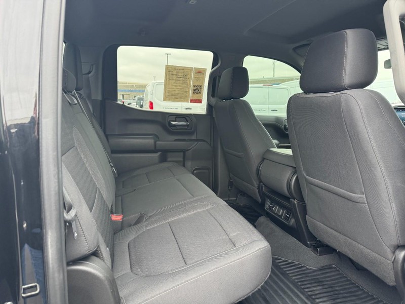 Chevrolet Silverado 1500 LTD Vehicle Full-screen Gallery Image 09