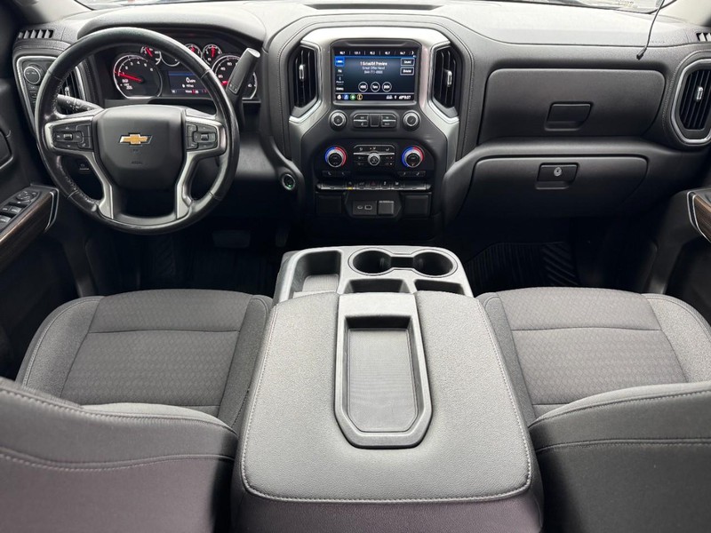 Chevrolet Silverado 1500 LTD Vehicle Full-screen Gallery Image 10