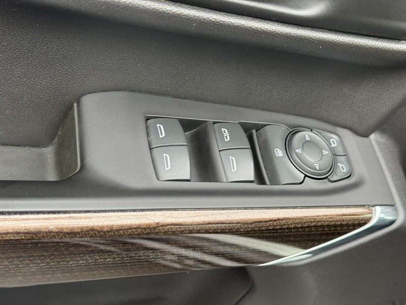 Chevrolet Silverado 1500 LTD Vehicle Full-screen Gallery Image 15