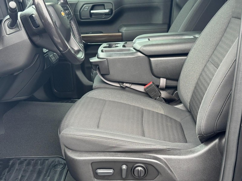 Chevrolet Silverado 1500 LTD Vehicle Full-screen Gallery Image 16
