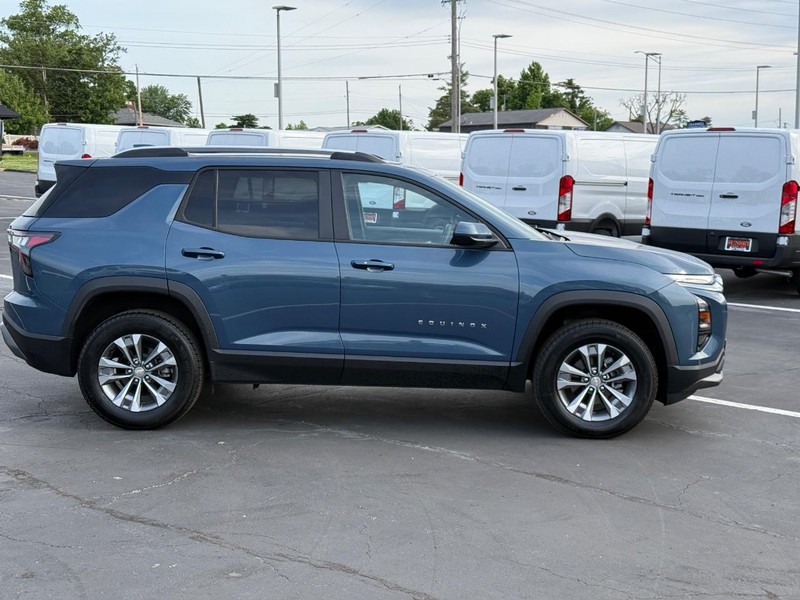 Chevrolet Equinox Vehicle Full-screen Gallery Image 02
