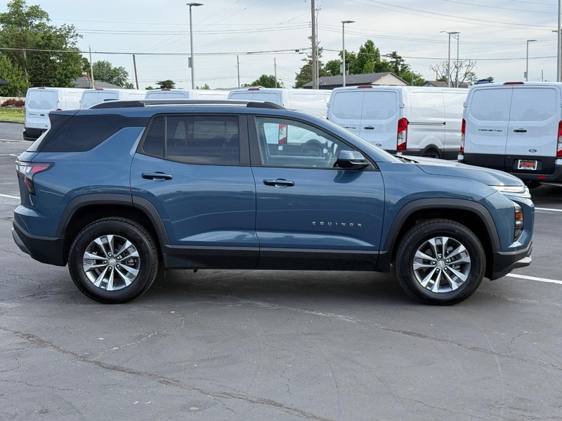 Chevrolet Equinox Vehicle Full-screen Gallery Image 03