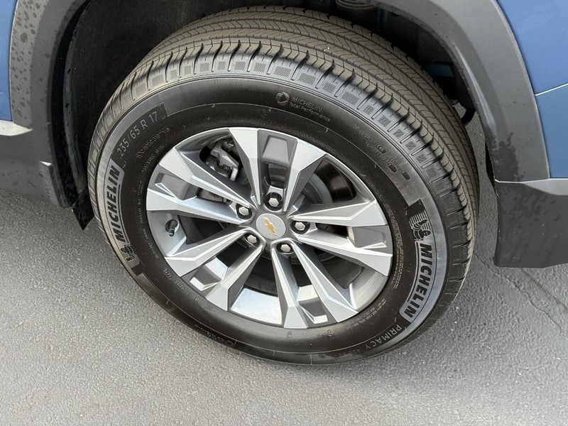 Chevrolet Equinox Vehicle Full-screen Gallery Image 09
