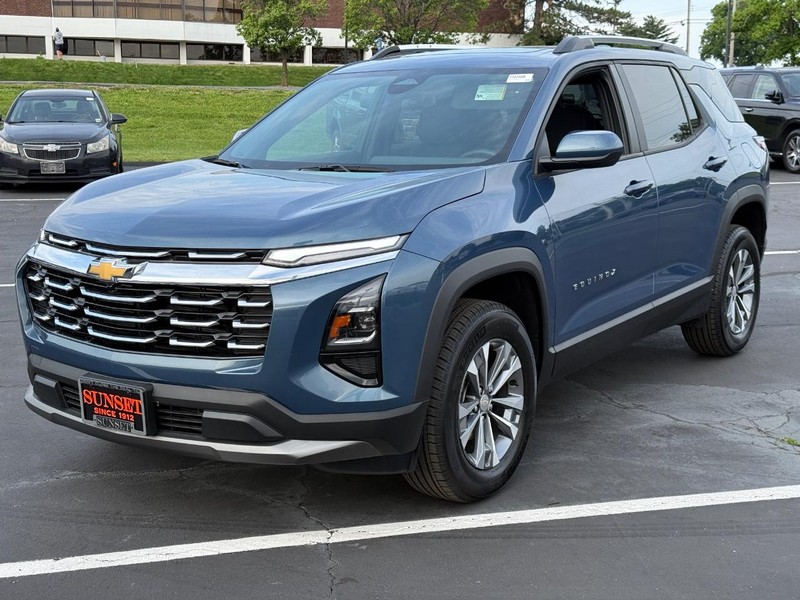 Chevrolet Equinox Vehicle Full-screen Gallery Image 11