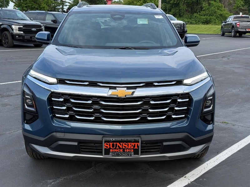 Chevrolet Equinox Vehicle Full-screen Gallery Image 12