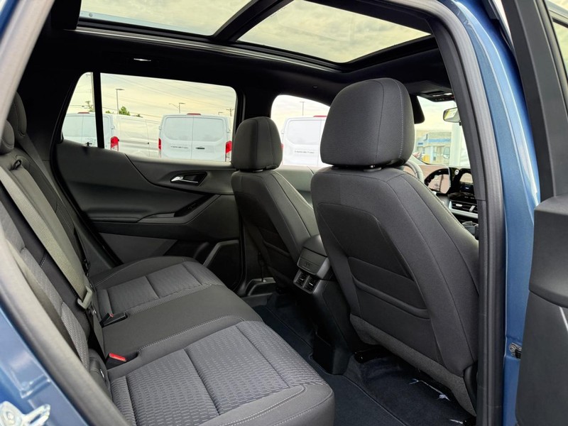 Chevrolet Equinox Vehicle Full-screen Gallery Image 13