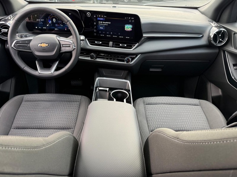 Chevrolet Equinox Vehicle Full-screen Gallery Image 14