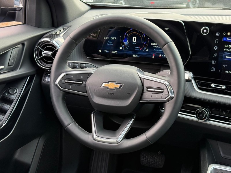 Chevrolet Equinox Vehicle Full-screen Gallery Image 15