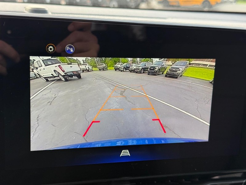 Chevrolet Equinox Vehicle Full-screen Gallery Image 23