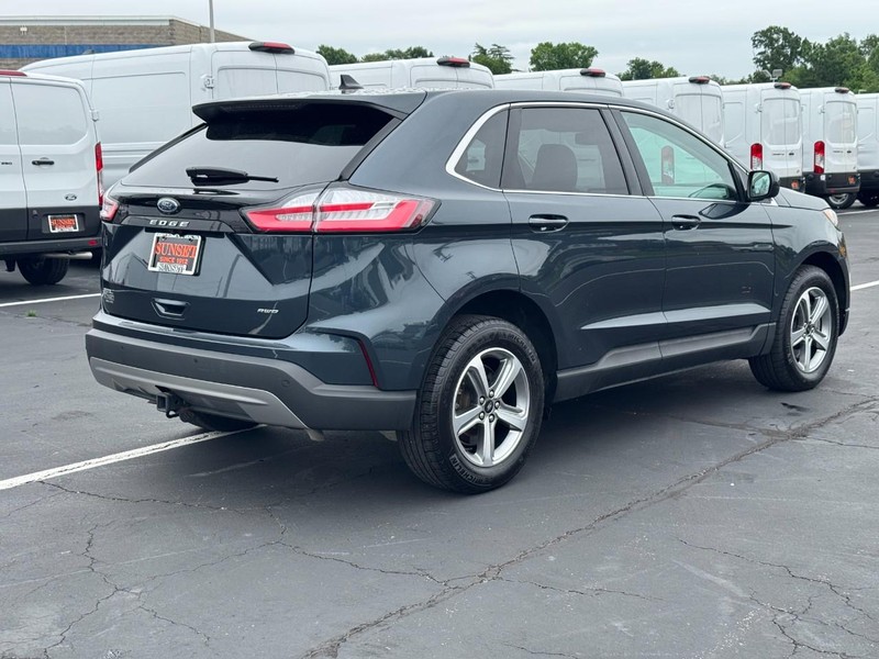 Ford Edge Vehicle Full-screen Gallery Image 03