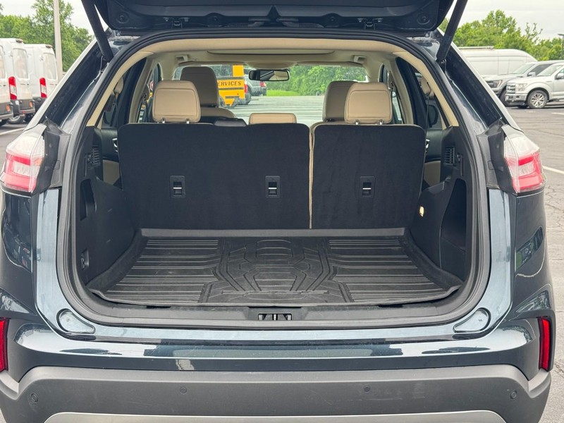 Ford Edge Vehicle Full-screen Gallery Image 04