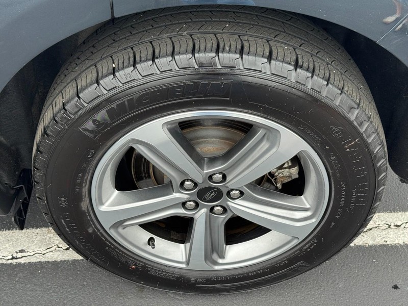 Ford Edge Vehicle Full-screen Gallery Image 08