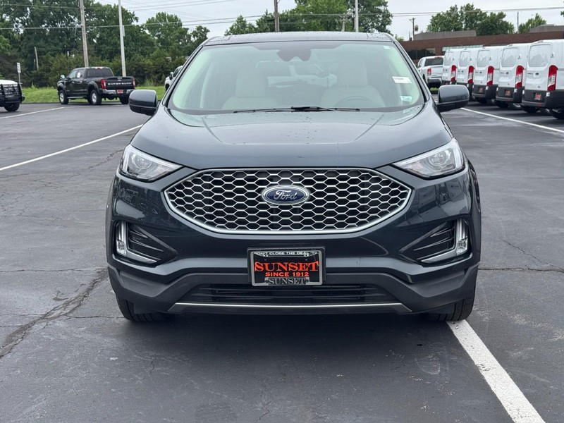 Ford Edge Vehicle Full-screen Gallery Image 10