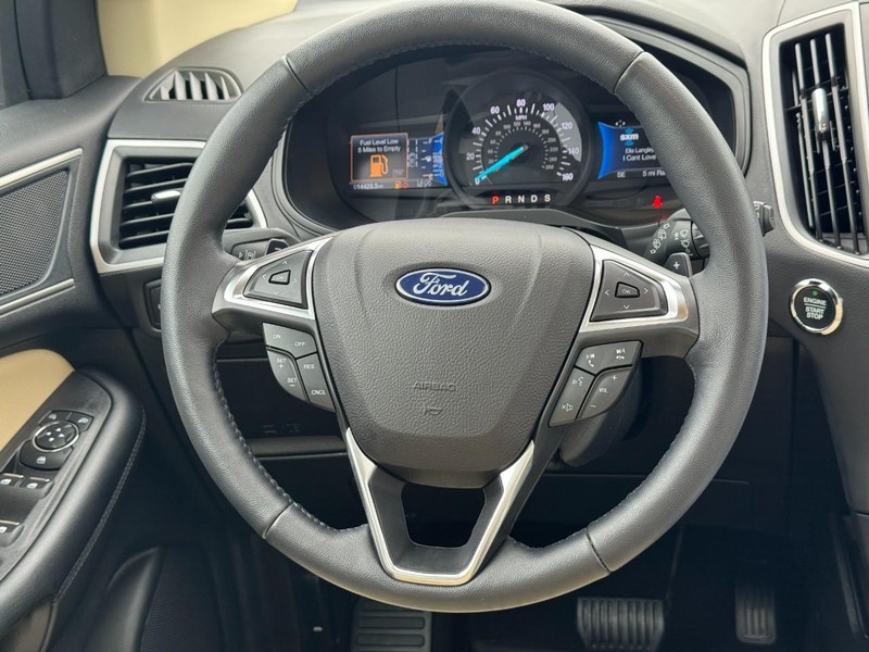 Ford Edge Vehicle Full-screen Gallery Image 13