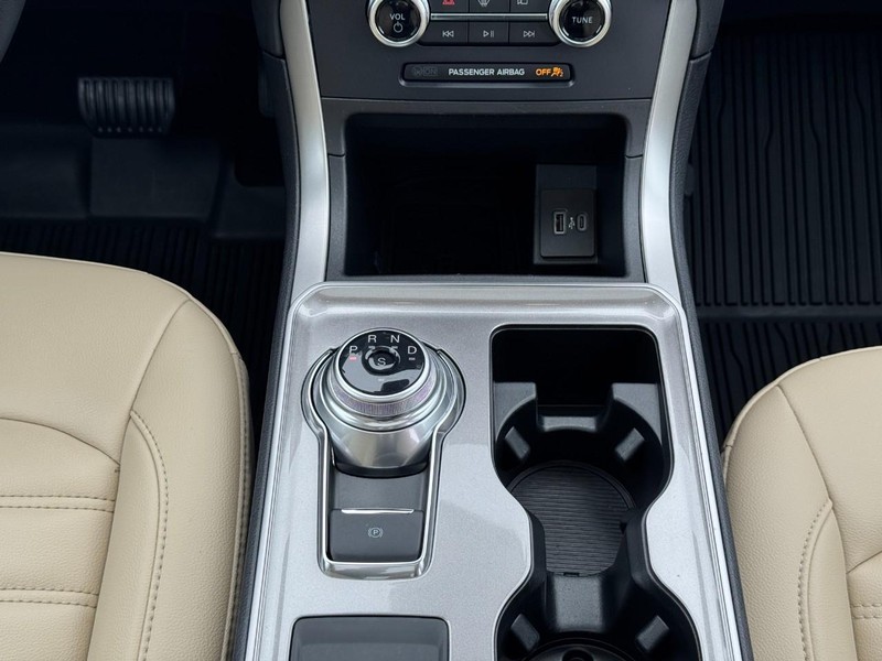 Ford Edge Vehicle Full-screen Gallery Image 15