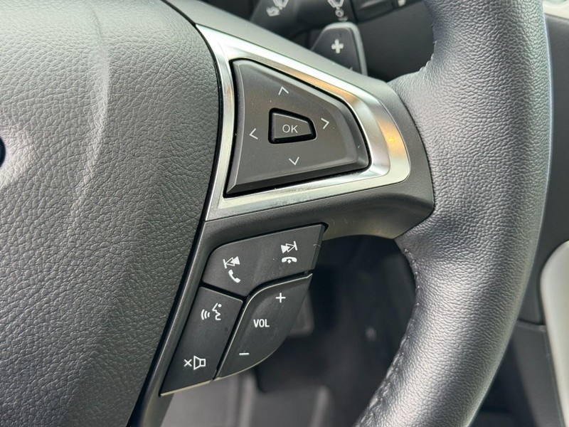 Ford Edge Vehicle Full-screen Gallery Image 19