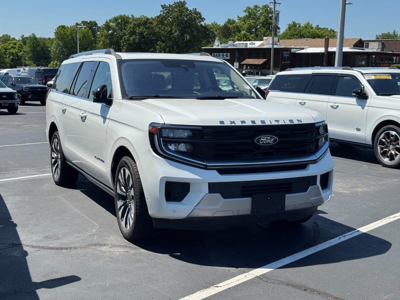 Ford Expedition Max Vehicle Full-screen Gallery Image 02