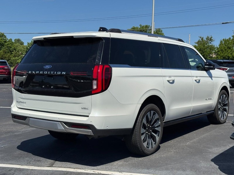 Ford Expedition Max Vehicle Full-screen Gallery Image 03