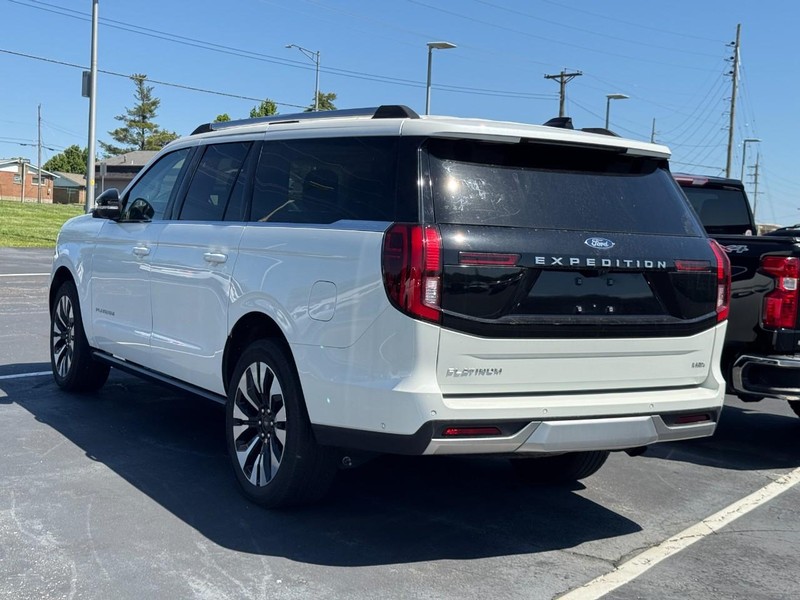 Ford Expedition Max Vehicle Full-screen Gallery Image 04