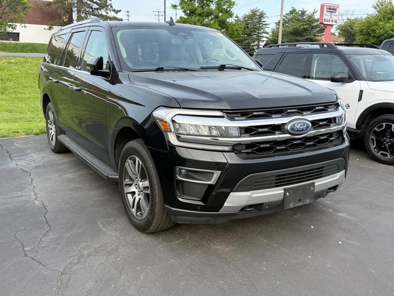 Ford Expedition Max Vehicle Full-screen Gallery Image 01