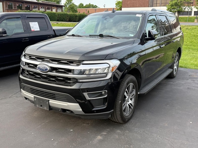 Ford Expedition Max Vehicle Full-screen Gallery Image 02