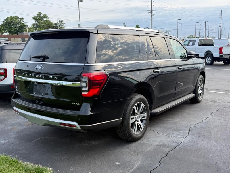 Ford Expedition Max Vehicle Full-screen Gallery Image 03