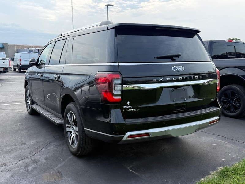Ford Expedition Max Vehicle Full-screen Gallery Image 04