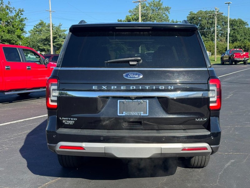 Ford Expedition Max Vehicle Full-screen Gallery Image 05