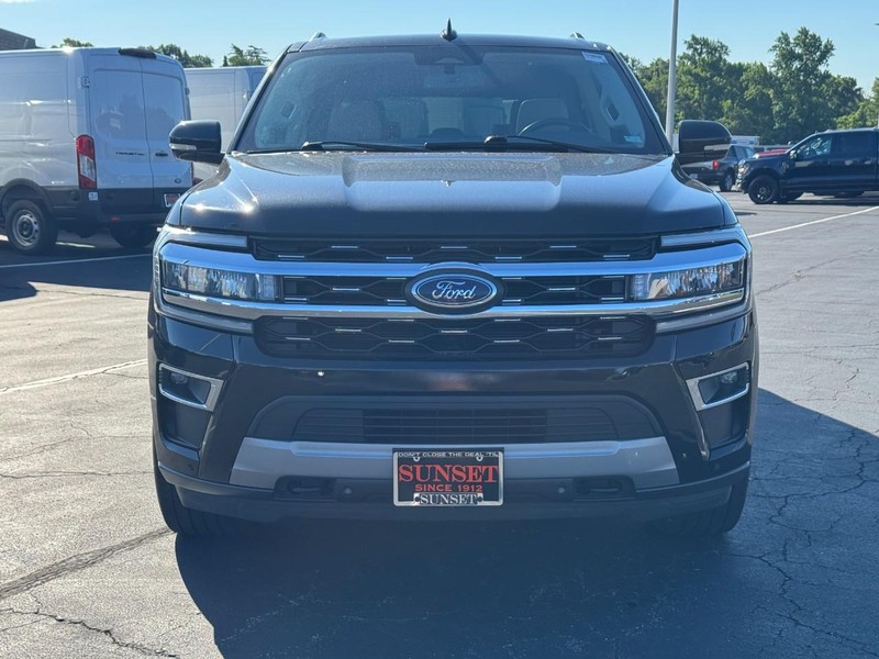 Ford Expedition Max Vehicle Full-screen Gallery Image 09
