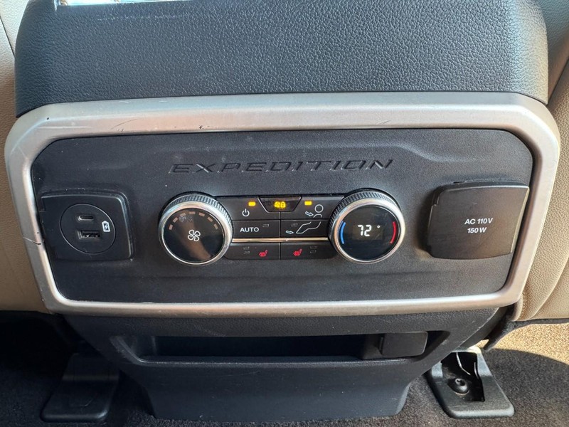 Ford Expedition Max Vehicle Full-screen Gallery Image 13